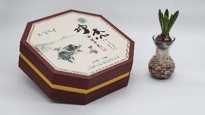 享受清真美味，引領(lǐng)世界食尚！坤杰牛干巴天地蓋禮盒定做